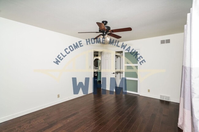 Building Photo - 17505 Royalcrest Dr