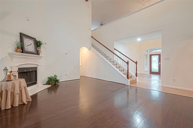 Building Photo - 1924 Honey Laurel Dr