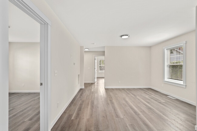 Building Photo - 34 Wilson St