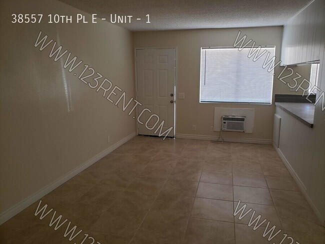 Building Photo - 1BD/ 1BTH 1ST FLOOR APT EAST PALMDALE