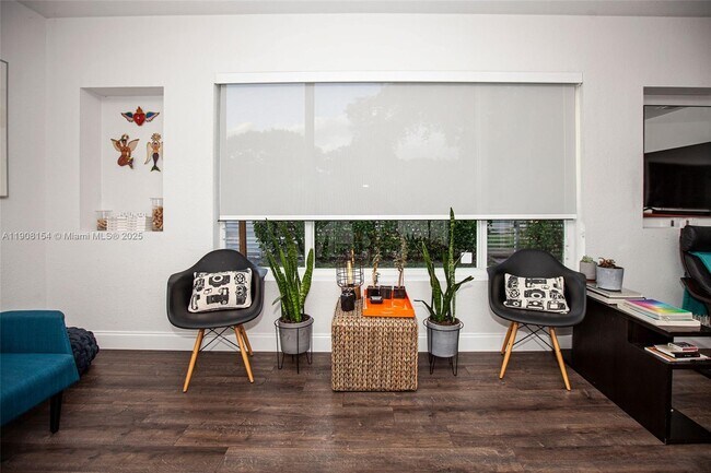 Building Photo - 1050 NW 46th St