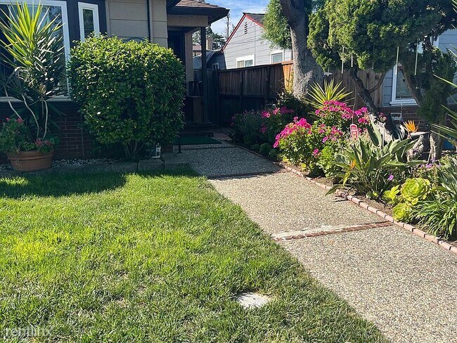 Building Photo - 4 br, 2.5 bath House - 733 Dolores Ave