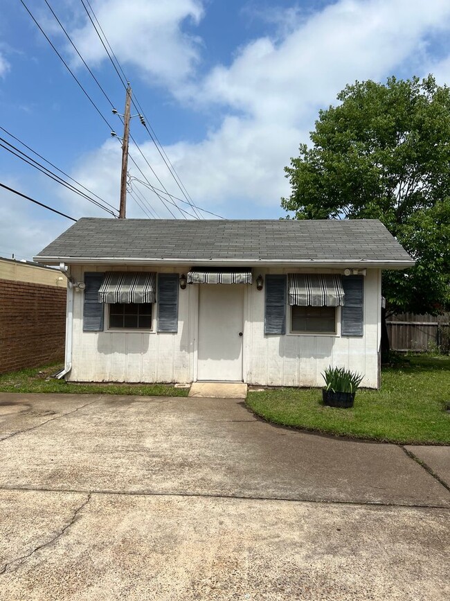Building Photo - 810 Captain Shreve Dr