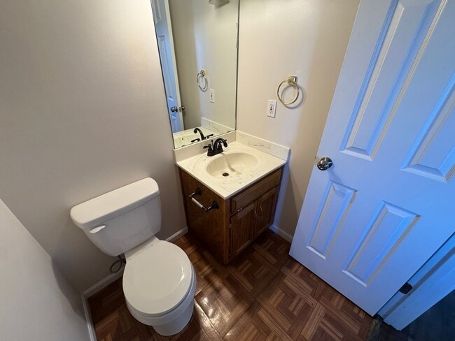 Building Photo - short term lease available