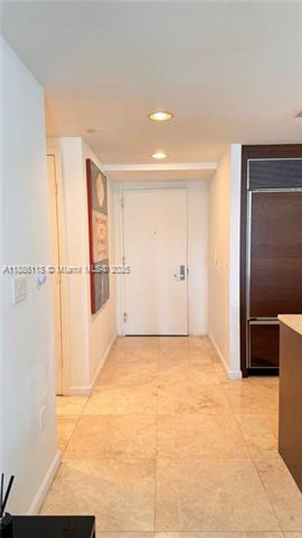 Building Photo - 475 Brickell Ave