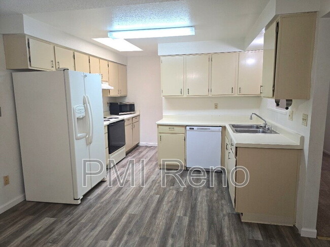 Building Photo - 6745 Peppermint Dr