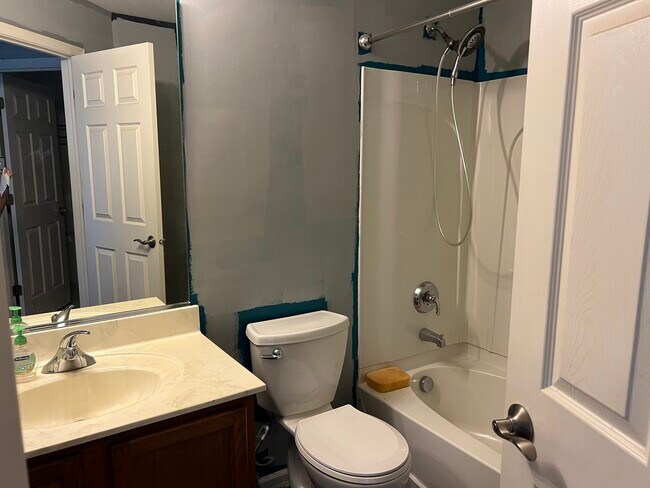 Building Photo - 460 Lancaster Dr
