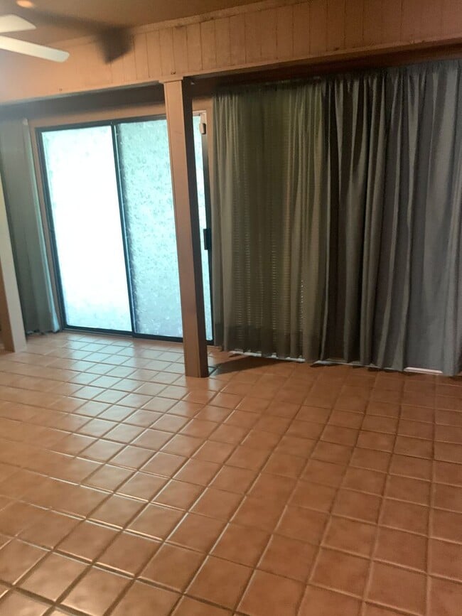 Building Photo - Cozy and Quaint 2 bedroom 2 bath with bonu...