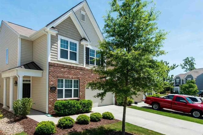 Side - 725 Garden Square Ln