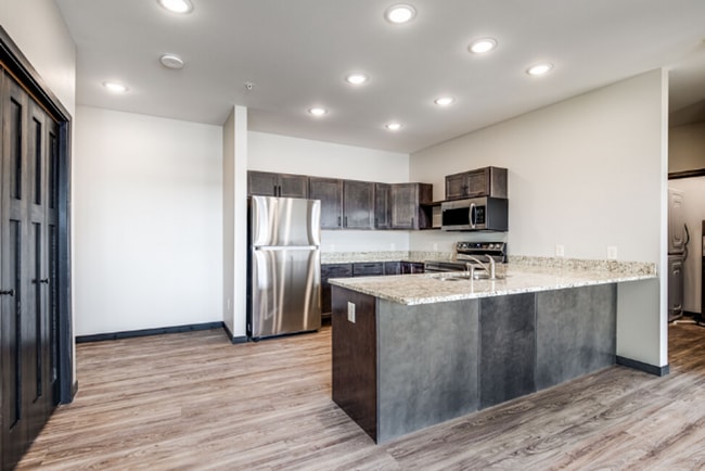 Building Photo - 1619 Doman Dr