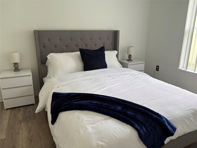 Building Photo - 893 Sandy Ridge Dr