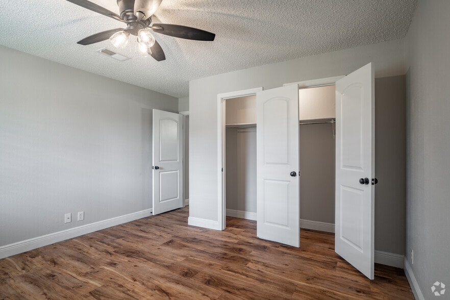 2BR, 1BA - 900SF - Prutzman Place Apartments