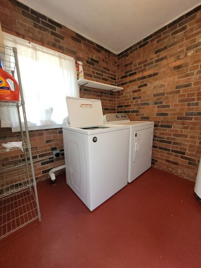 Building Photo - Westmoreland1132