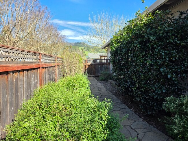 Building Photo - 437 Korbel Pl