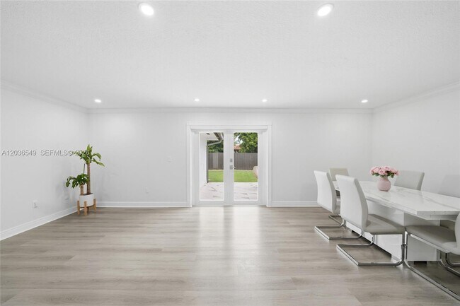 Building Photo - 881 NW 133rd Ave