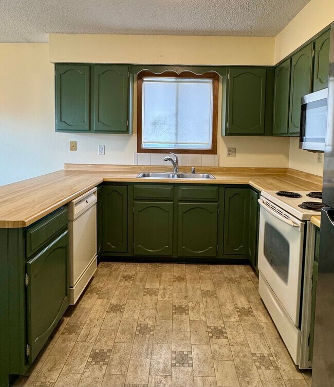 Building Photo - 606 Vilas St