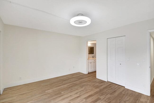 Building Photo - 14360 Strathmore Ln
