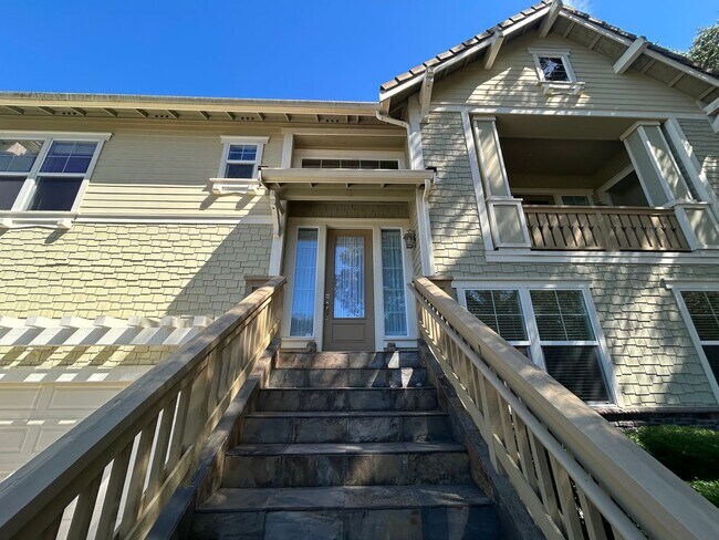 Building Photo - Luxurious and Spacious 5 Bedroom in Gilroy