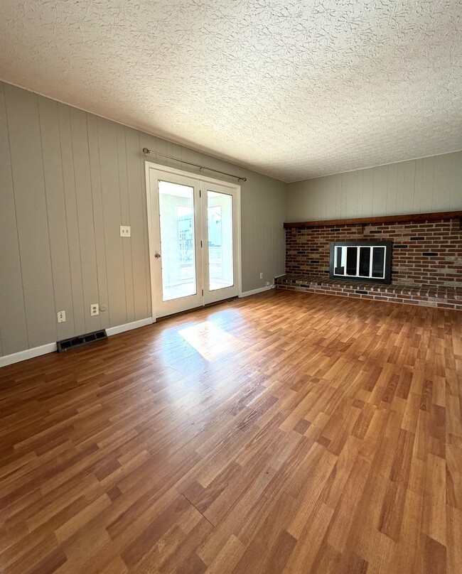 Building Photo - 5117 Bixford Ave