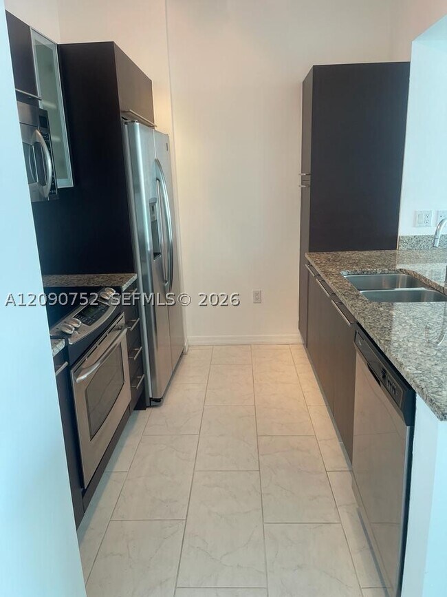 Building Photo - 951 Brickell Ave