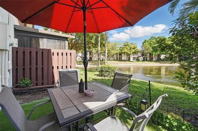 Building Photo - 4322 Carambola Cir N