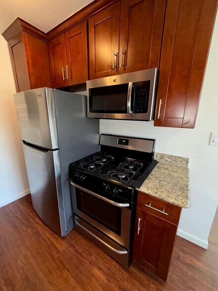 Primary Photo - 1263 Hayworth Ave