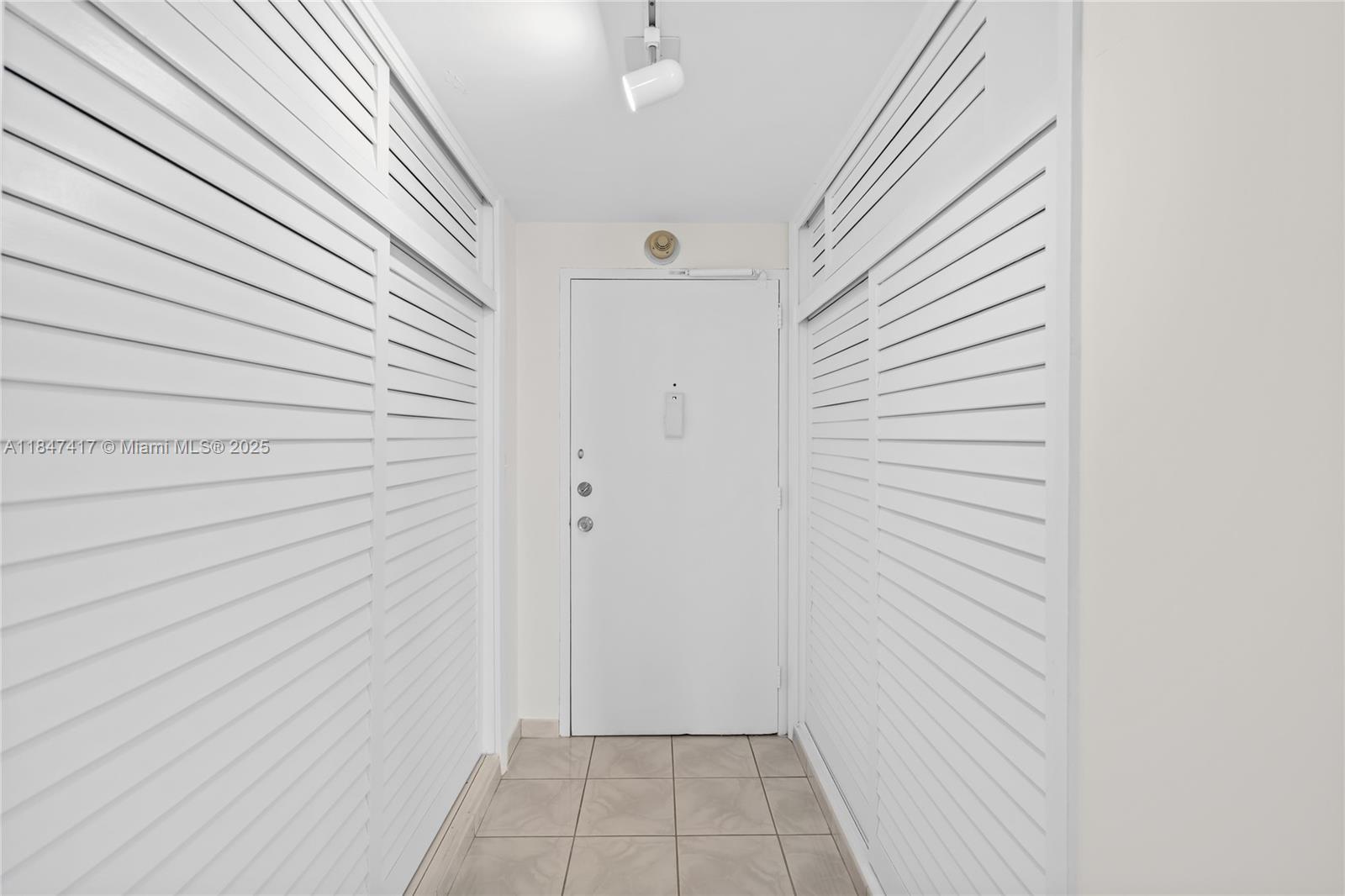 Building Photo - 1408 Brickell Bay Dr