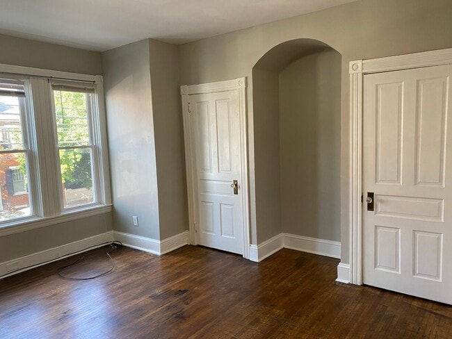 Building Photo - 528 E King St