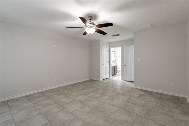 Building Photo - 525 Military Dr