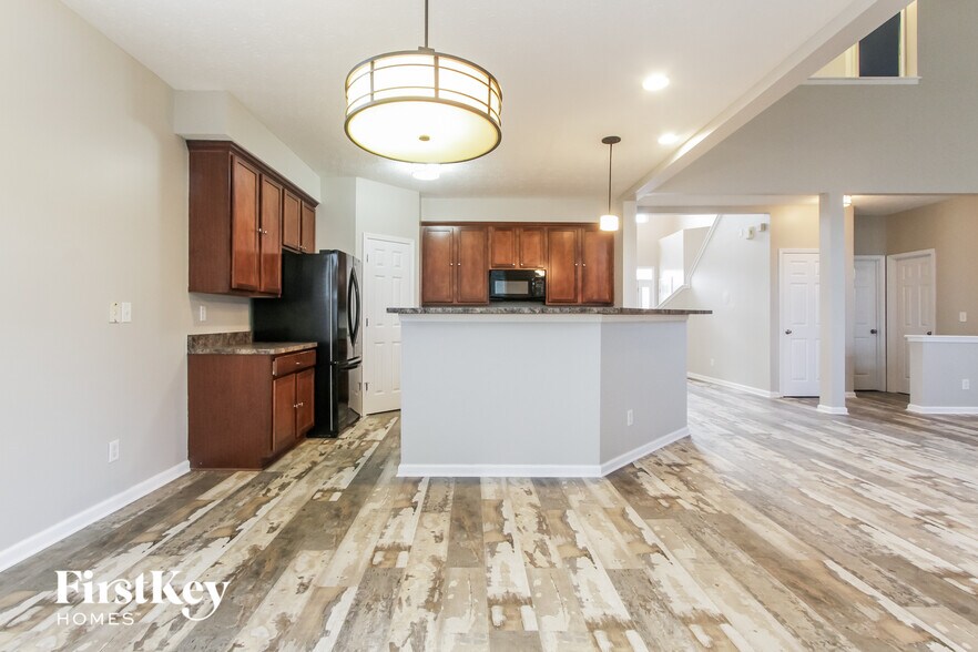 Building Photo - 1526 Old Thicket Ct