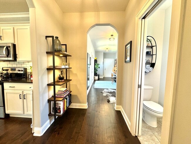 Building Photo - 3 Bedroom, 2.5 Bath Home w/ Fenced Yard and 2 Car Garage