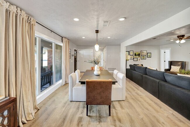 Building Photo - 715 Shell Ave