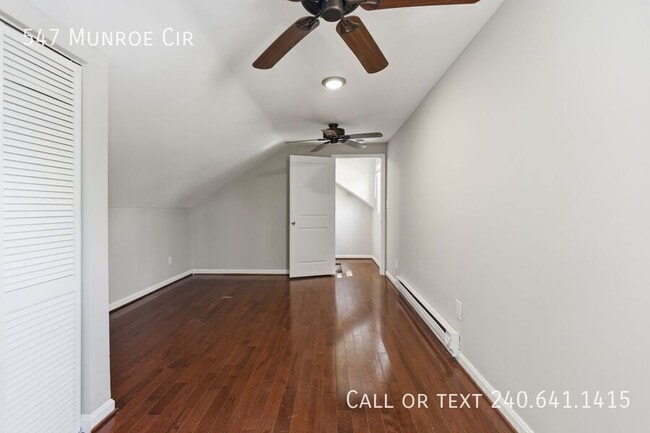 Building Photo - 547 Munroe Cir