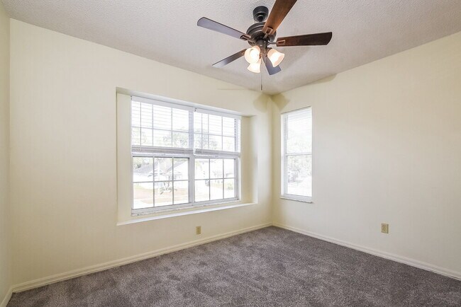 Building Photo - 9474 Chandon Dr