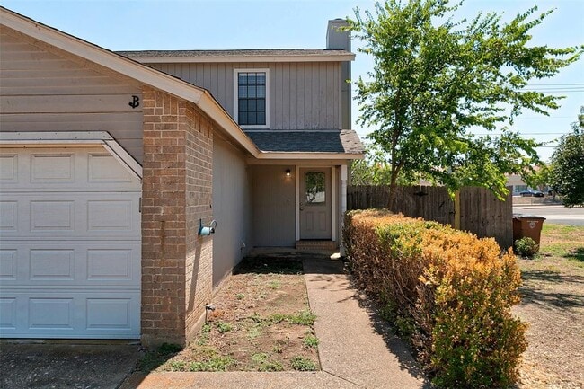 Primary Photo - 8811 Springmail Cir
