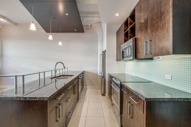 Building Photo - Come Live in Historic Montgomery Plaza- East Tower- 2 bed, 2 bath- 76107