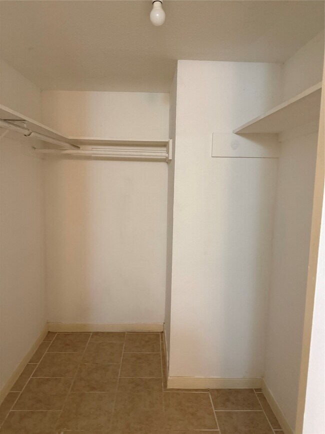 Building Photo - 2750 Holly Hall St