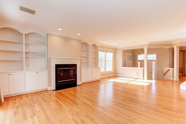 Building Photo - Lovely and Sought After Home for Rent in t...