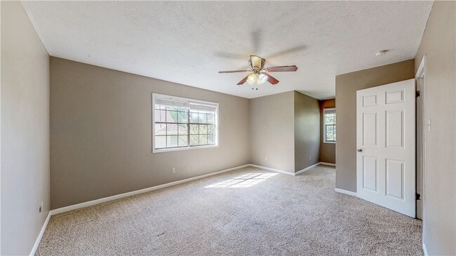 Building Photo - 1304 Merry Oaks Dr