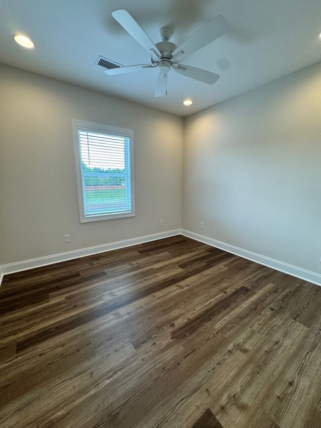 Building Photo - Brand New Townhome with Fence!