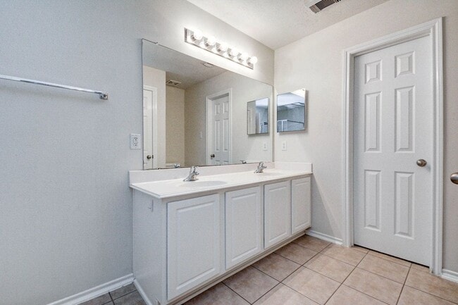 Building Photo - 87 N Burberry Park