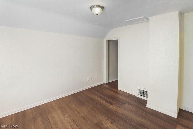 Building Photo - 505 Brown St