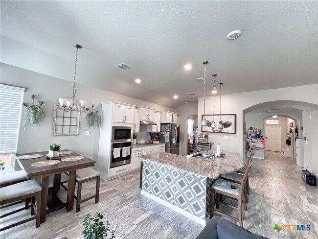Building Photo - 6807 Comanche Post