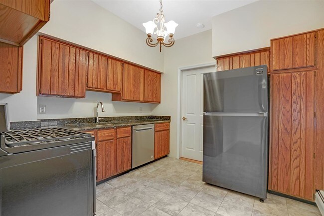 Building Photo - 32 46th St