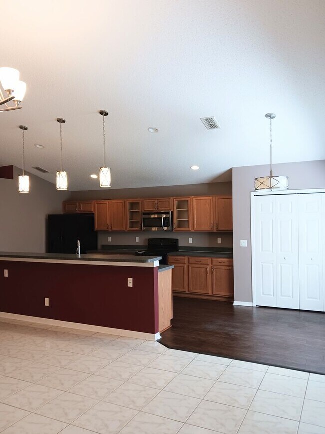 Building Photo - Home For Rent