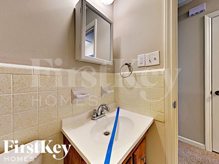 Building Photo - 2672 Lilac Dr