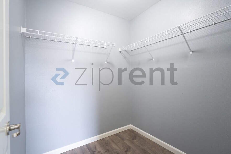 Building Photo - Unit