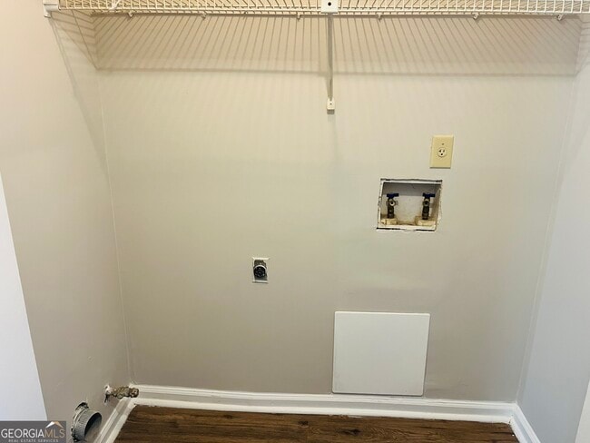 Building Photo - 1522 Paces Ferry N Dr SE