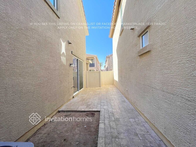Building Photo - 832 S Henry Ln