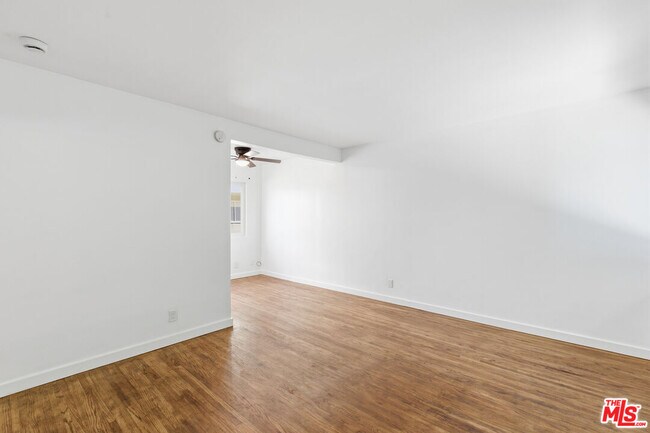 Building Photo - 4921 Coldwater Canyon Ave